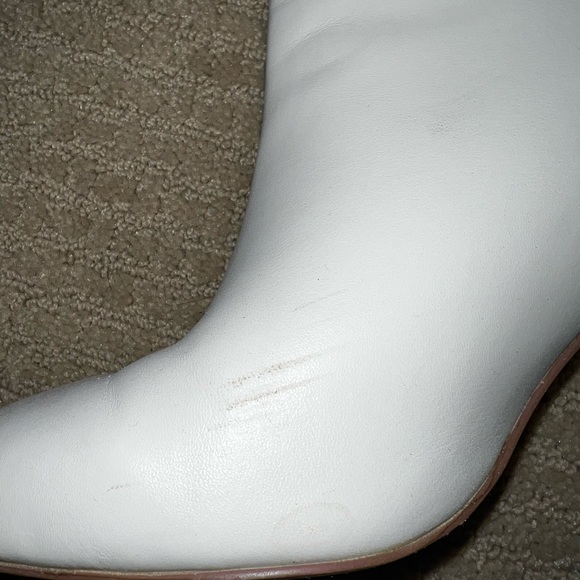 White Leather Material Boots - Picture 6 of 9
